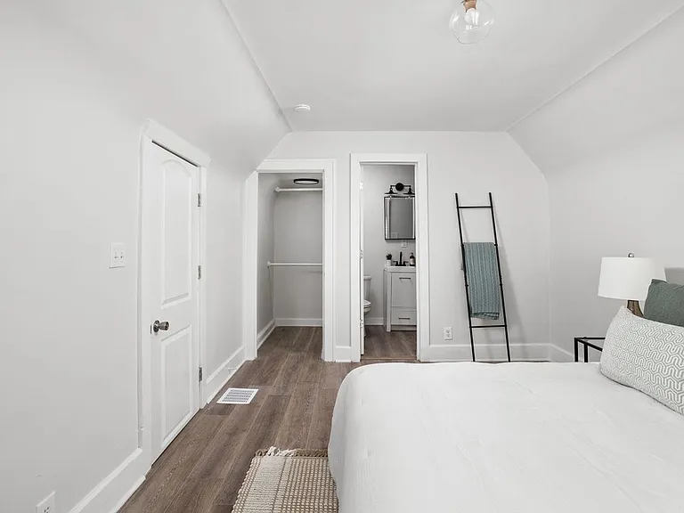 4001 Broadway St — Photo 22