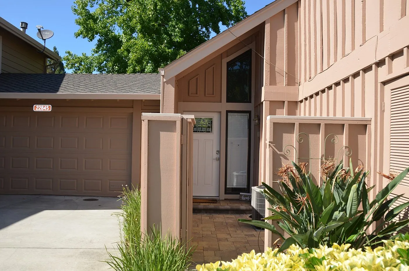 22835 Poplar Grove Sq — Photo 3