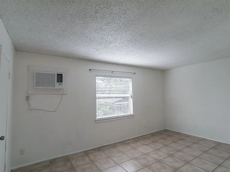 Hamilton House Apartments — Photo 26