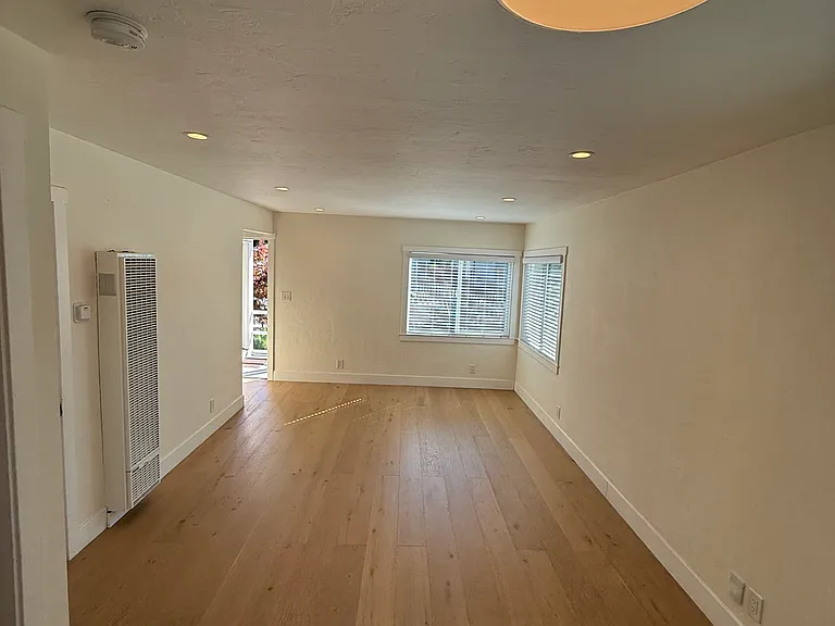 Living/dining area