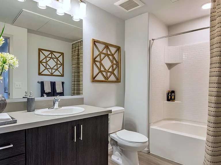 Noria Robson Luxury Apartments — Photo 31