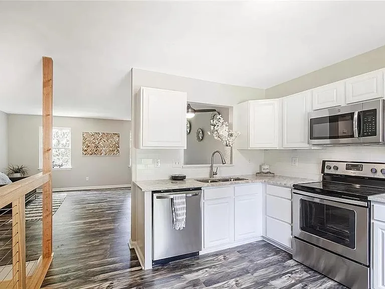 624 Oleander Rd — Photo 1