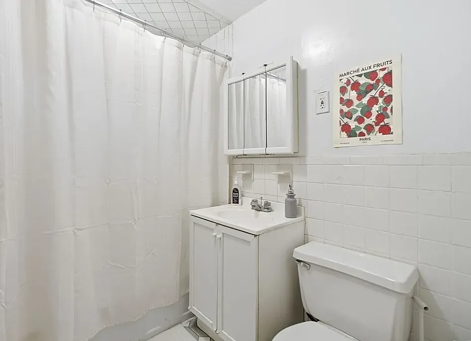 4 bed, 9999 sqft, $3,975 — Photo 3