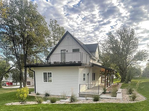 4th image of 205 Nebraska St