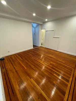 Rented by Hudson Exclusive Inc | media 52