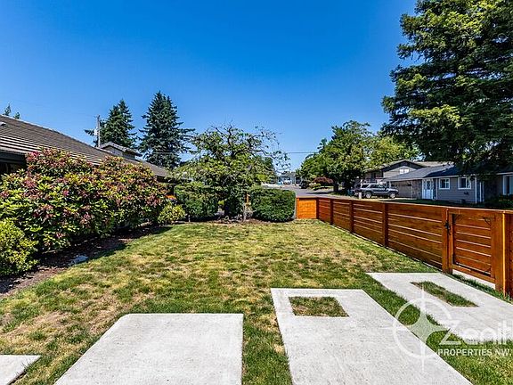 3rd image of 8013 SE Maple Ave