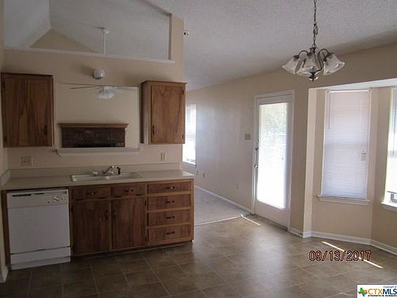 4th image of 321 Chestnut Dr