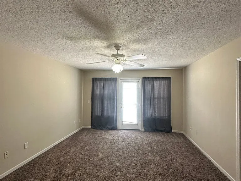 105 S Springview Dr — Photo 20