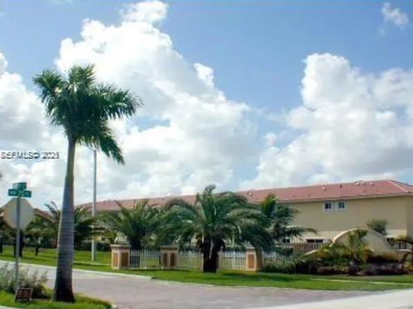 7477 NW 181st St, Hialeah, FL 33015