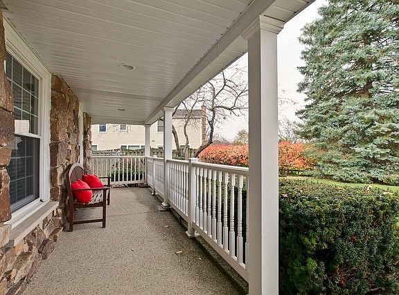 3rd image of 1029 Rosewood Ter