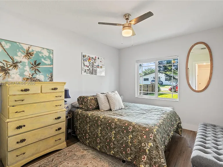 2447 Wilson St — Photo 16
