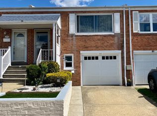 10821 Heflin Rd, Philadelphia, PA 19154