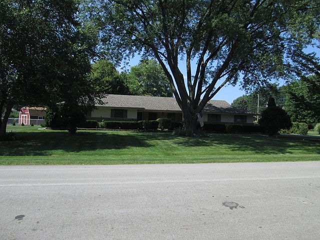 1st image of 418 Lexington Dr