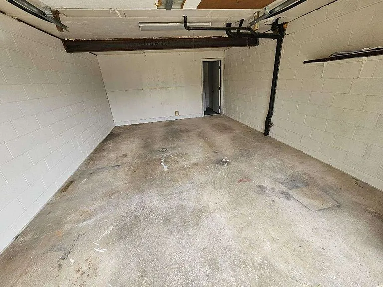1231 Green Valley Dr — Photo 2