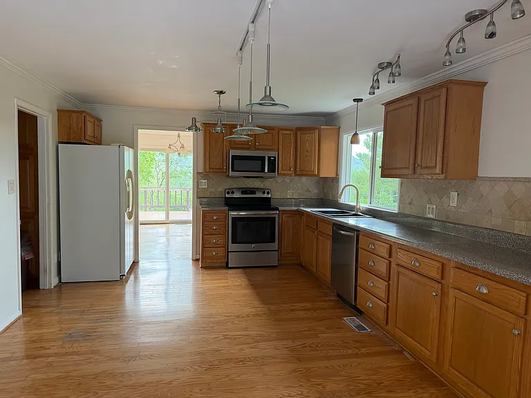1422 Catawba Rd — Photo 9