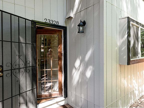 4th image of 23328 Mountain Dr
