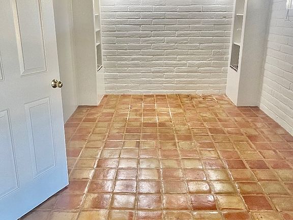 2950-fresh paint and beautiful satillo floors_04052023