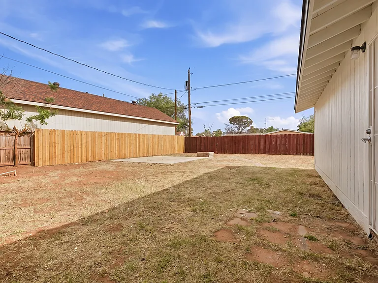 3811 Cedar Spring Dr — Photo 22