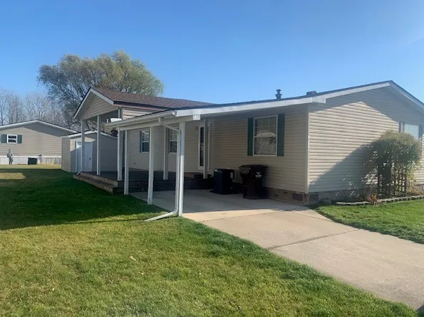 28305 Oakwood Ave #272, Flat Rock, MI 48134