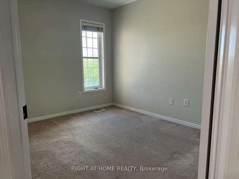 39 Golden Iris Cres — Photo 30
