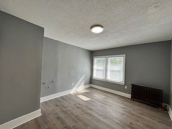 17310 BENTLER Studio Living Space
