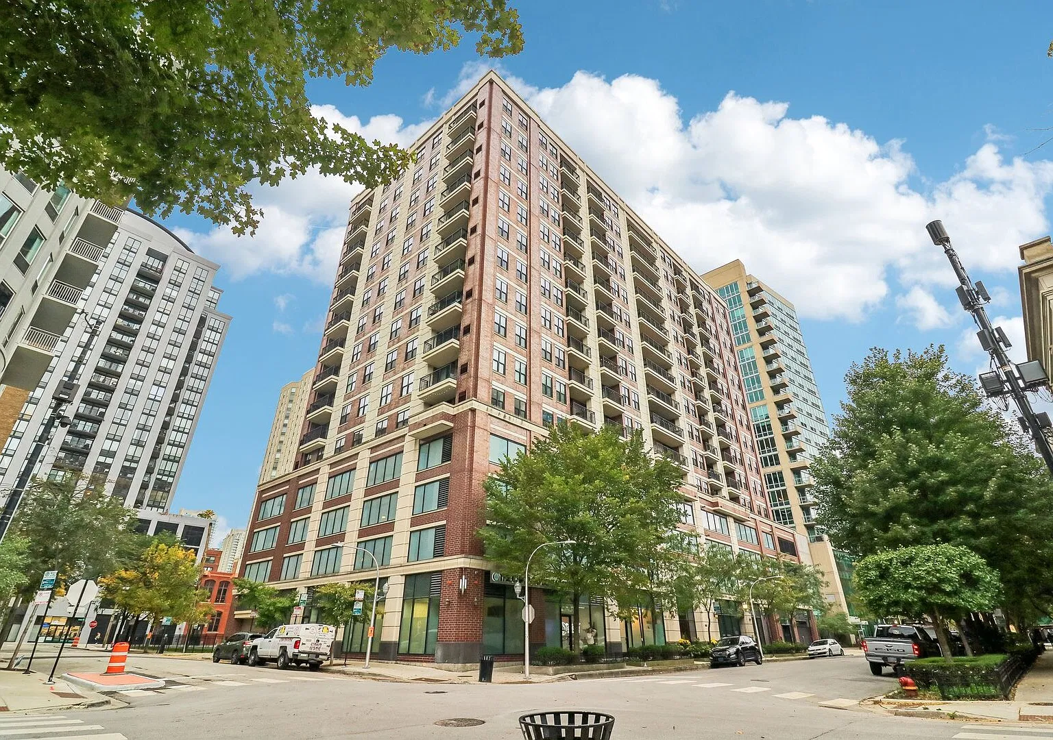 2 bed, 2.0 bath, 1100 sqft, $3,950 — Photo 1