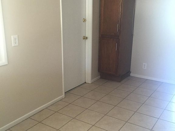 5th image of 20941 Bassett St