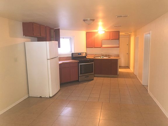 2nd image of 6429 N Claremont Ave Unit G