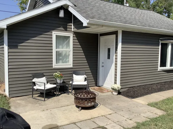 1100 Mayer St, Menasha, WI 54952