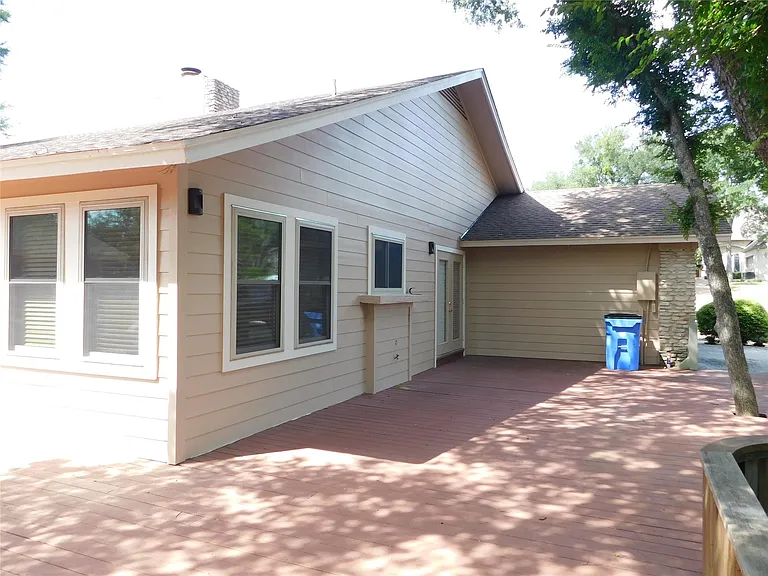 1006 Porpoise St — Photo 8