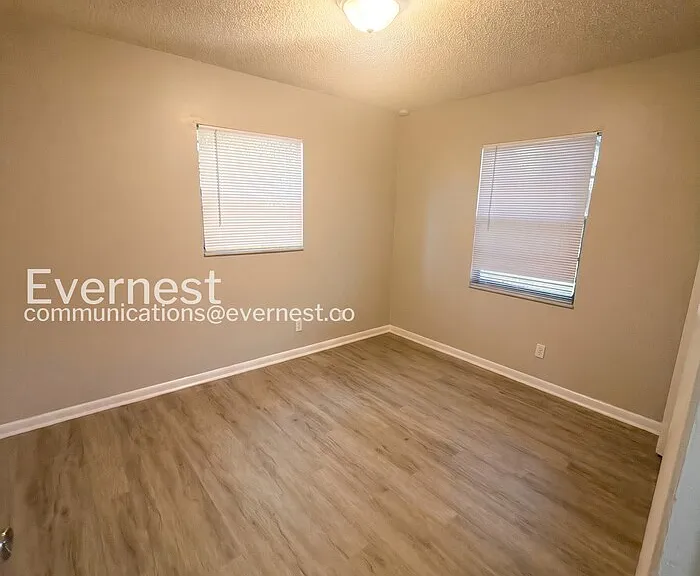 6069 Anglia Dr — Photo 9