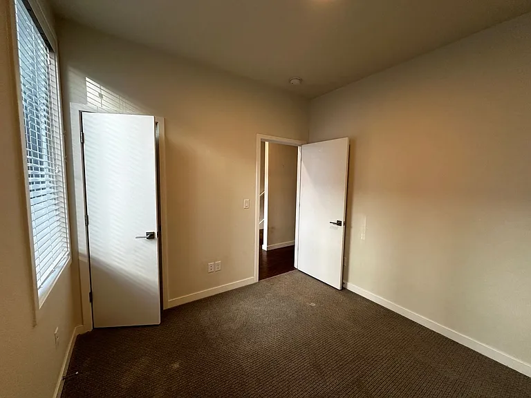 6642 SE 16th Ave — Photo 4