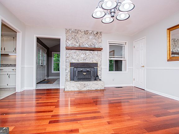 4th image of 1499 Stonington Ct