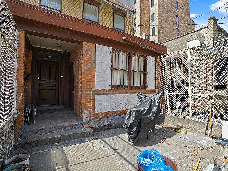 2nd image of 892 Mother Gaston Blvd