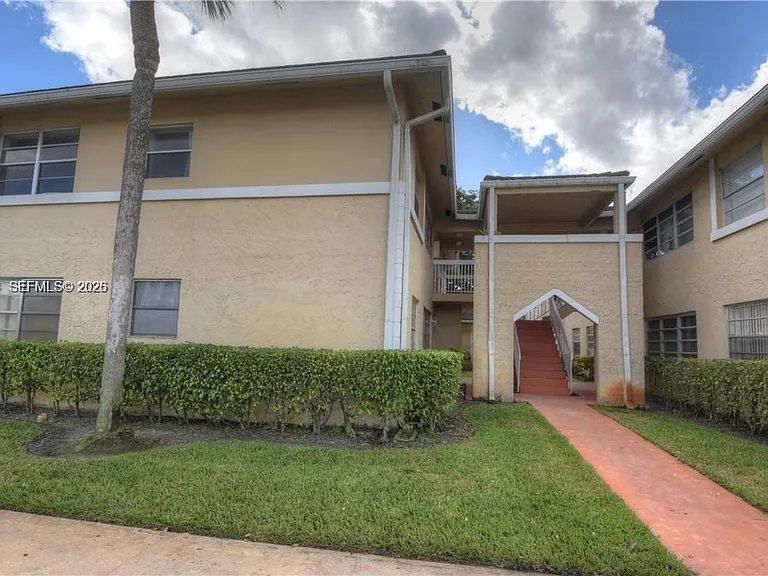 10116 Twin Lakes Dr #11-C — Photo 2