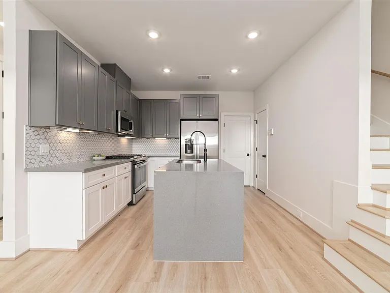5630 Bertellis Ln — Photo 6