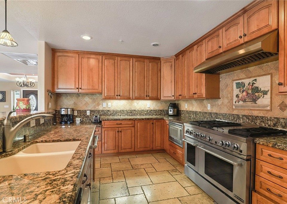 1st image of 6651 Summit Dr