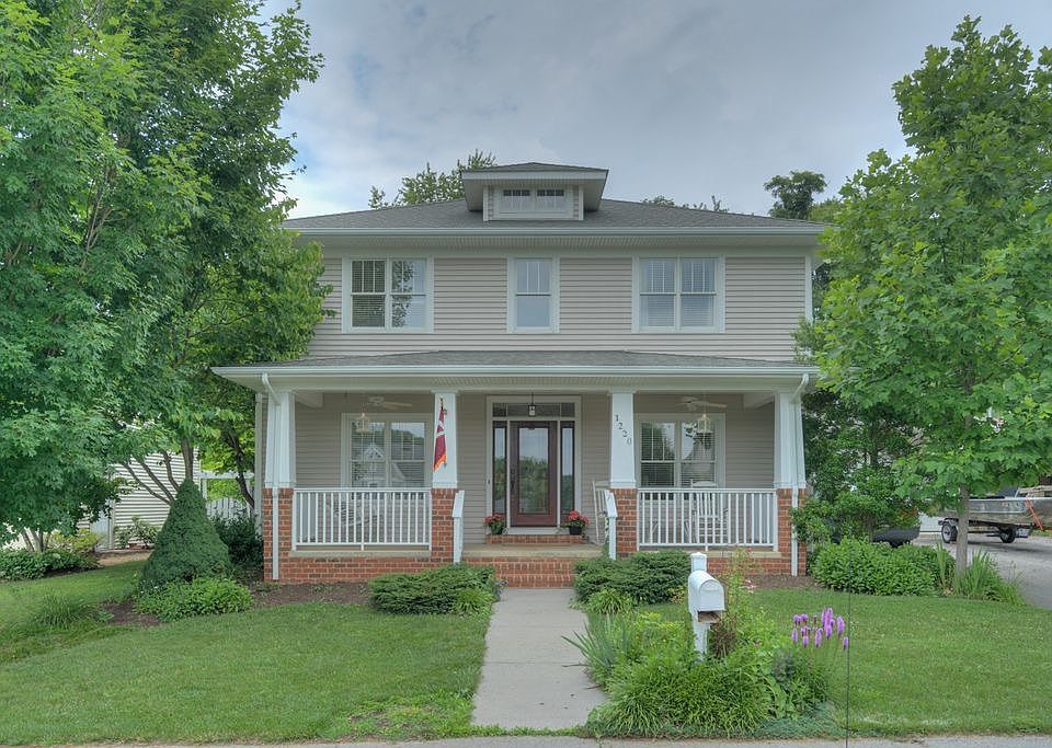 1st image of 1220 Village Way S