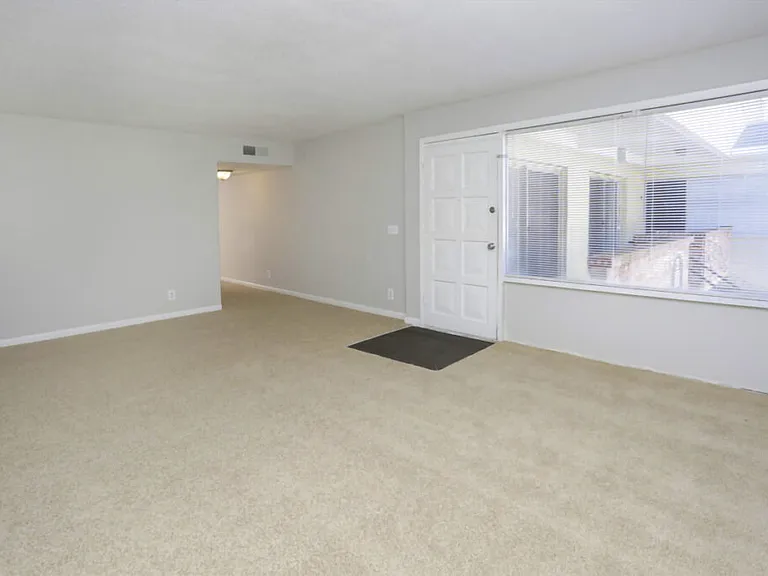 Silversmith Creek Apartments — Photo 28