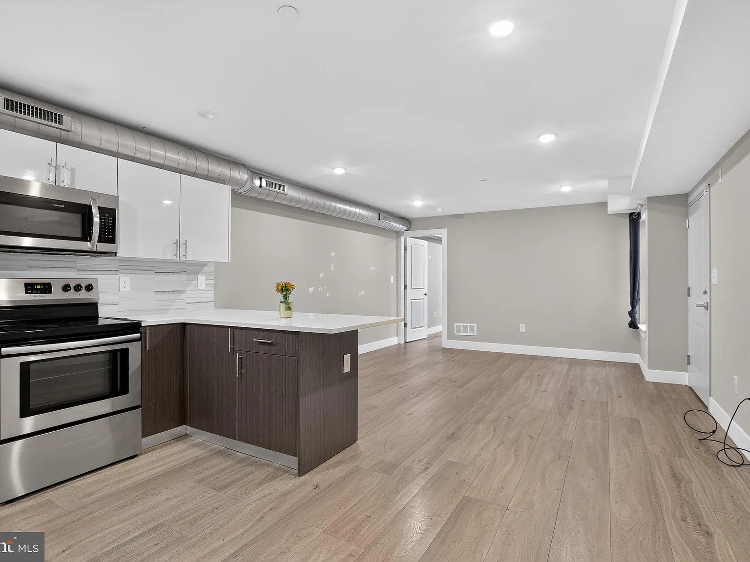 2 bed, 1.5 bath, $1,525 — Photo 3