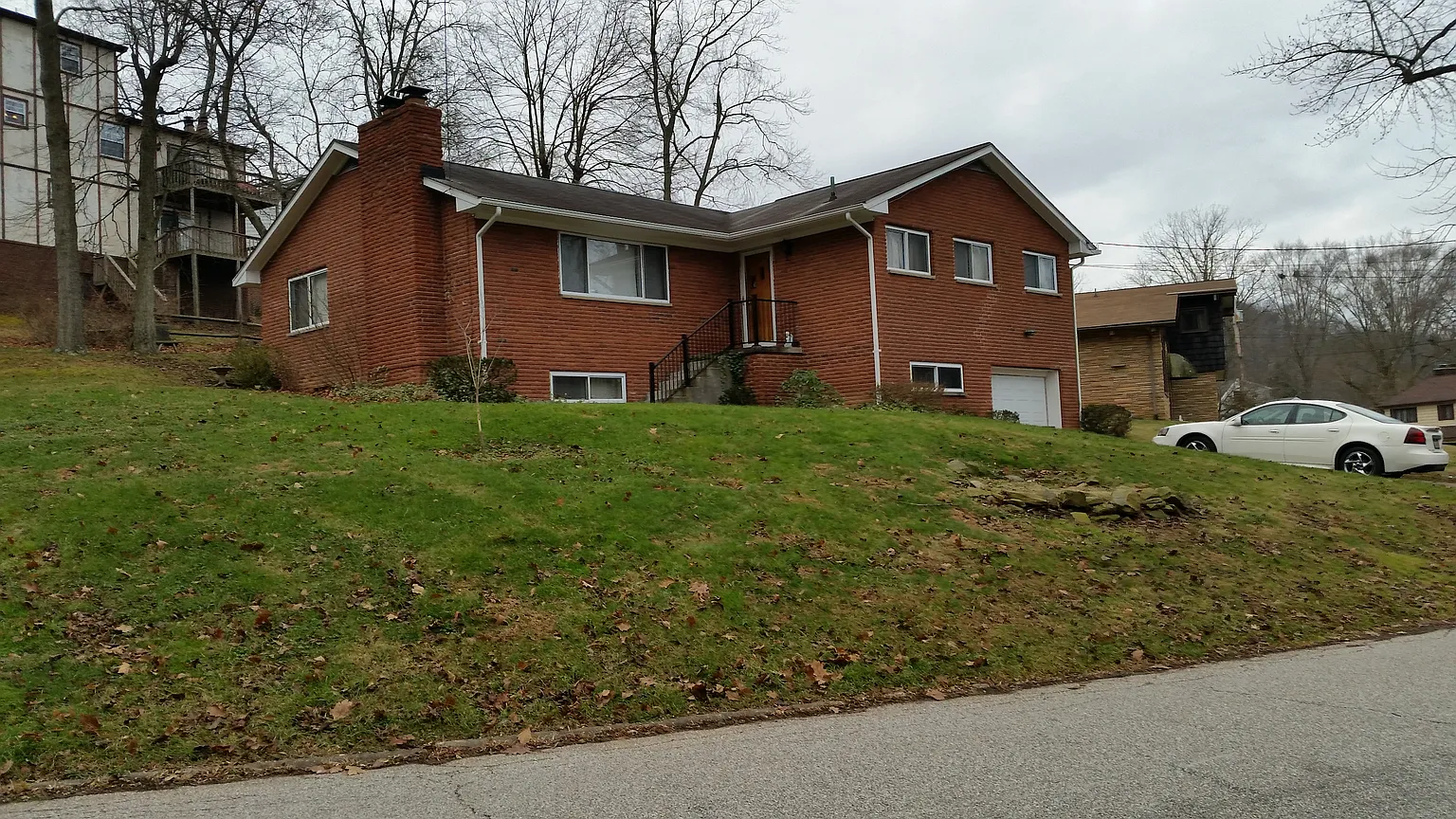 810 Whispering Way photo 1