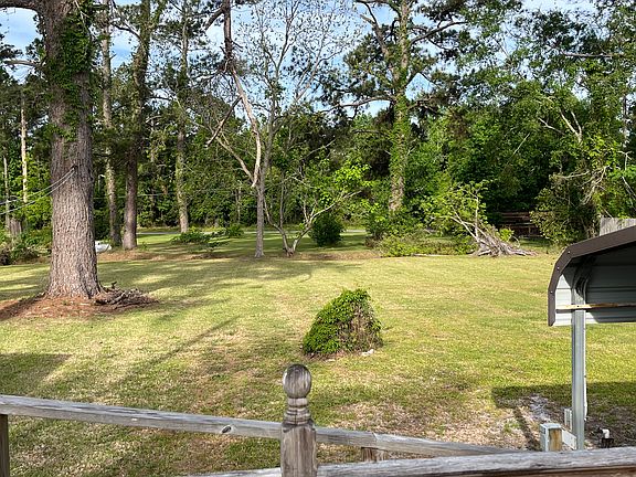 3rd image of 306 Kelly Dr