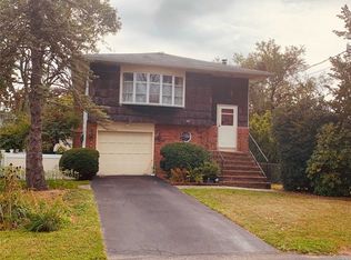 554 Windmill Ave, West Babylon, NY 11704