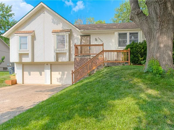 13020 S Arapaho Dr, Olathe, KS 66062