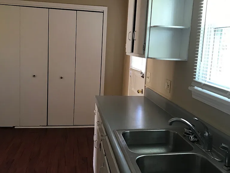 1811 Dalton Ct — Photo 9