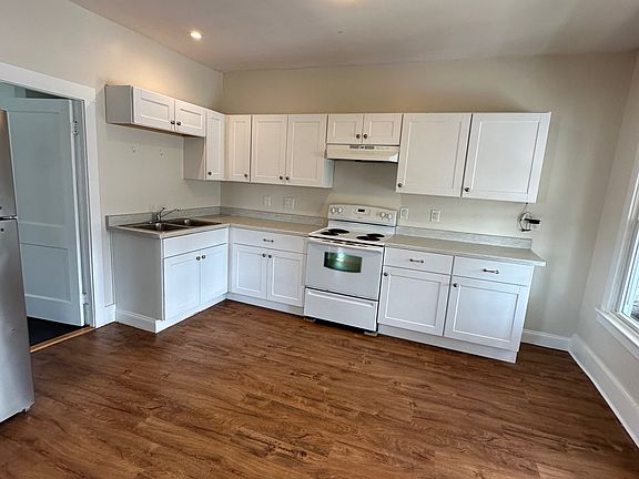 4th image of 69 E Grand Ave #1