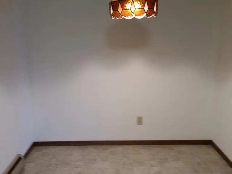 eat-in kitchen