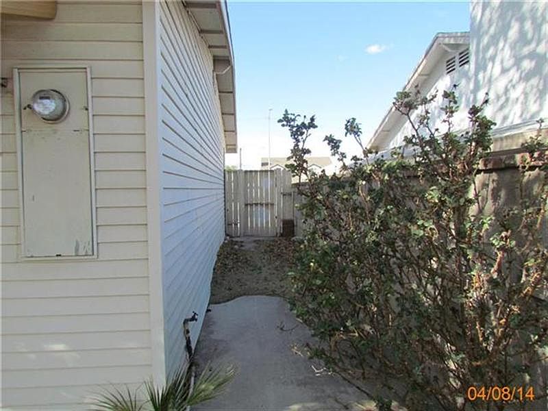 2nd image of 5421 Del Rey Ave