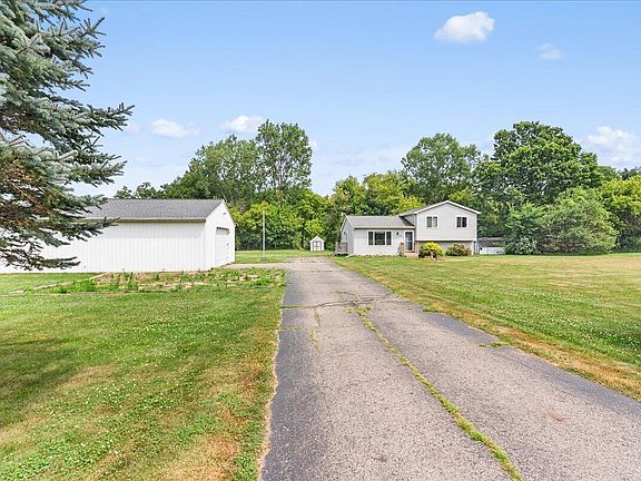 3rd image of 11534 Eaton Rapids Rd