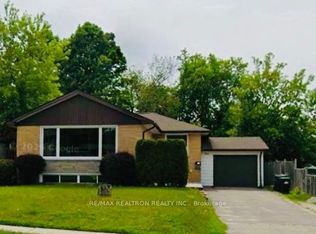 244 Saint Vincent St, Barrie, ON L4M3Z8